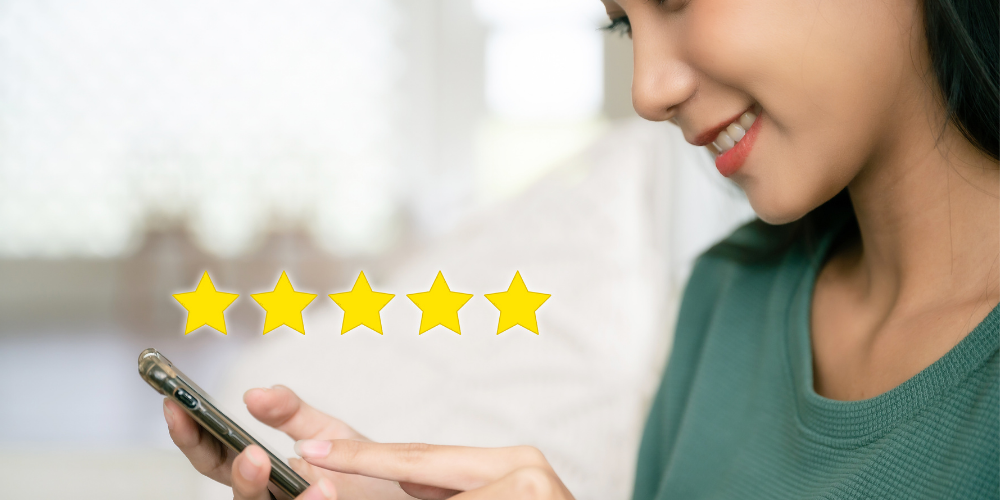 girl giving a 5-star review on a phone